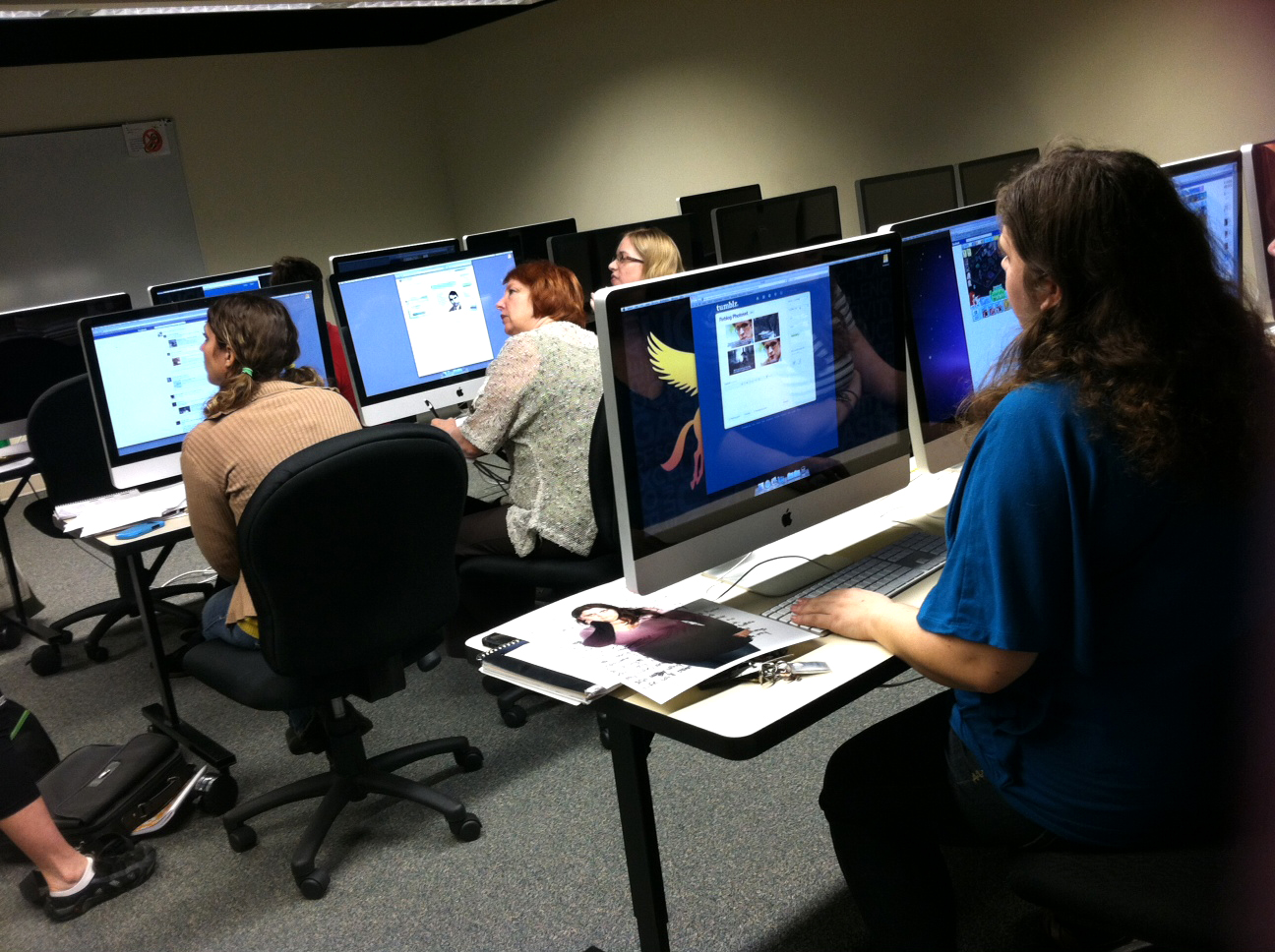 Professors struggle to incorporate the internet and social media more productively in their classrooms.